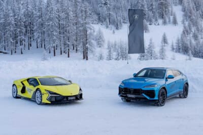 左からランボルギーニ レヴエルト、ウルスSE