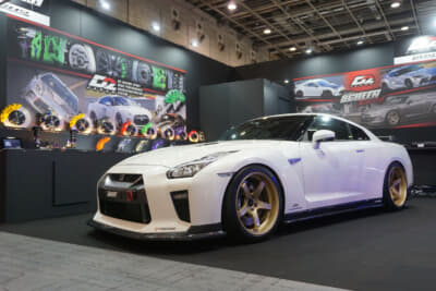 スクリーンが新しく仕立てたデモカーのR35GT-R