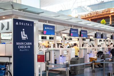 デルタ航空のチェックインカウンター。いよいよ出発だ！