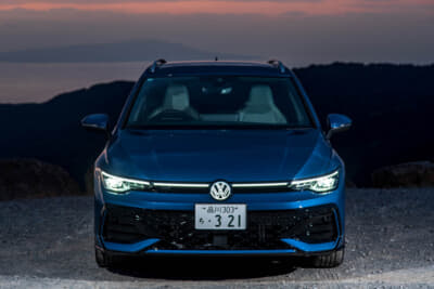 フォルクスワーゲン ゴルフ ヴァリアント TDI Rライン：ノーズにはブランド初のイルミネーション付き「VW」エンブレムが採用された