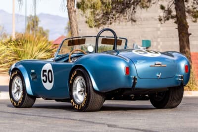 14万8250ドル（邦貨換算約2300万円）で落札されたシェルビー「コブラ289FIA 50thアニバーサリー エディション」（C）Courtesy of RM Sotheby's