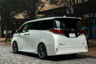 BLITZ DAMPER ZZ-R Lを装着したトヨタ アルファード