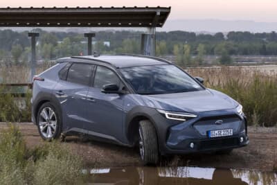 スバル ソルテラ：初めてバイクの世界選手権で日本車の電気自動車が導入される