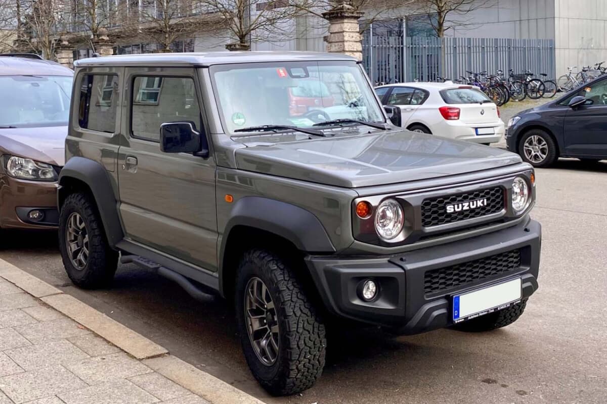 スズキ ジムニーはドイツでは新車価格が500万円弱もするので、なかなか手がでません