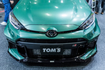 トヨタ GRヤリス:TOM'Sのフロントディフューザーを装着