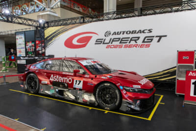 SUPER GTレース車両も展示されている