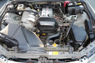 トヨタ アルテッツァ：2Lながら210psを発揮する最終型の3S-GEエンジン。ノーマルでも十分にパワフルだし、載せ替えを含めチューニングの手段も豊富だ