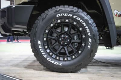 トヨタ ランドクルーザー70： M205 US Specにトーヨータイヤ オープンカントリーR/Tを組み合わせる