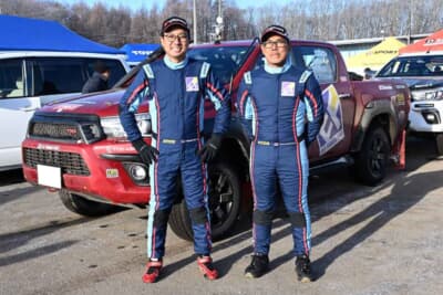 マナ／キティサック組（No.32 TOYOTA ＨILUX FAST FORWARD）