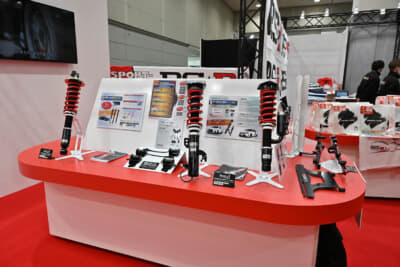 RS-Rではダンパー＆スプリングを筆頭にオリジナルパーツの展示販売を実施