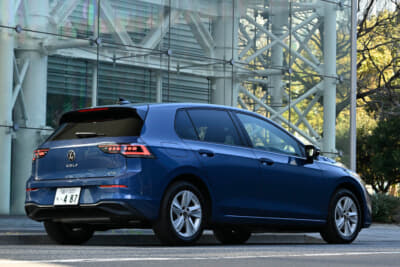 VW ゴルフ eTSI アクティブ：リアバンパーのデザインも新しいものとなっている