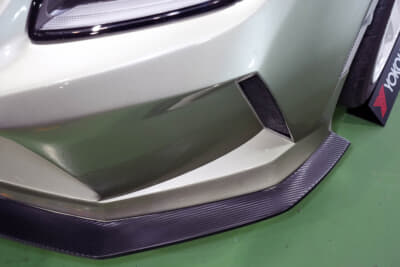 レイテックオートワークス GR86：鋭角的なデザインを上手に純正のシルエットに落とし込んだ。デモカーに装着したのはアンダー部分がウエットカーボンのバージョン