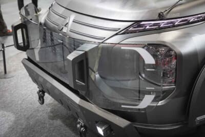 三菱 アウトランダーPHEV ナイト シーカー コンセプト:ポリカーボネートでできたフロントシールド