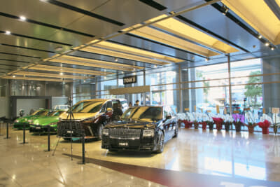 高級輸入車のショールームのような雰囲気が漂う