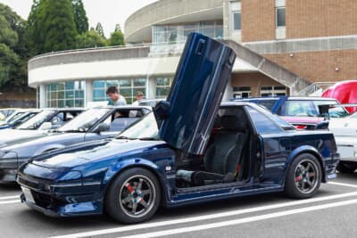 トヨタ MR2：左側のみシザーズドア化。純正ドアの自重を支えるため、アブソーバーもいろいろと試したという