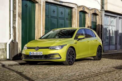 2024年のフォルクスワーゲン ゴルフ8は、ドイツで新車価格約2万8330ユーロ（現在レートで約453万円）