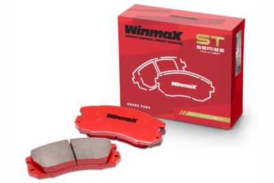 STシリーズは、ノンスチール材を使用したストリート用スポーツパッド。あらゆるシーズン、ストリートでテストを繰り返し、ノンスチール材の弱点である効き/耐熱性/ペダル剛性感の向上を実現している