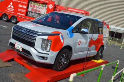 デフロックしないとタイヤが空転してしまう路面を人工的に再現