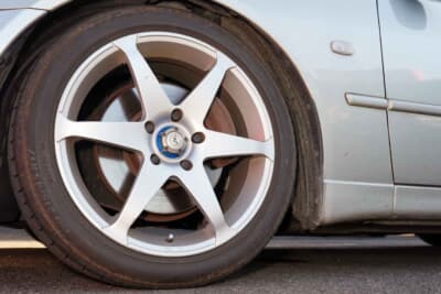 トヨタ アルテッツァ：購入したときから履いていたベルサス カンピオナートSS6の17インチ。ちょっとレトロなデザインが気に入りそのまま使っている