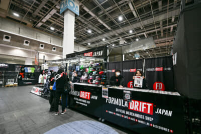 大阪オートメッセ2025に出展したフォーミュラドリフトジャパンのブース