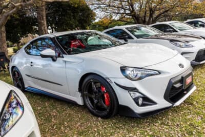 TRD 14R：フロントからリアまで、コンプリートカーならではのバランスのとれたカスタマイズが施されている