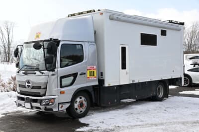 日野 レンジャー：No.111 Team OGUshow（小栗伸幸／小栗有子）