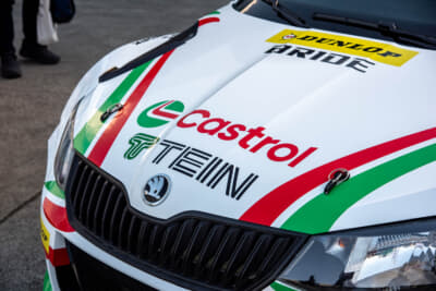 カストロールとテインがリアルなモータースポーツシーンでのコラボレーションを実現