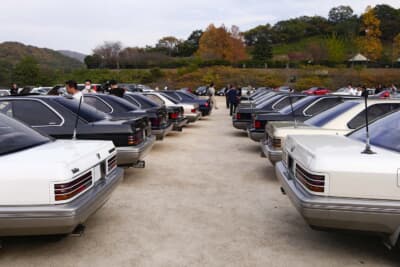 この時代の日産車特有のショートデッキ、2ドアハードトップクーペのデザインが秀逸だと実感するバックビュー