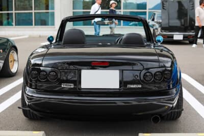 ユーノス ロードスター：リアもテールランプを変更し、カナードを追加装着