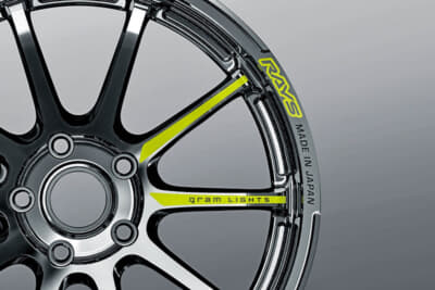 グラムライツ 57NRリミテッド：クロームメッキ風の質感と高級感を合わせ持つ限定色