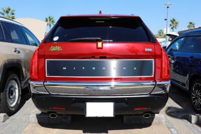 光岡 バディ：縦型のテールランプとリアゲートパネルにより、最新国産車とは異なる趣きに