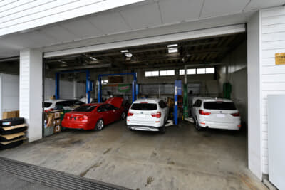 自社認証工場＆自社鈑金工場を完備