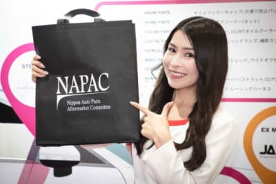 大阪オートメッセ2025のNAPACブースに華を添える君島みすずさん