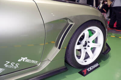 レイテックオートワークス GR86：大きく膨らんでいるように見せつつ実際は1cmワイドのフロントフェンダー。ヘッドライトやサイドステップとの繋がりもごく自然だ