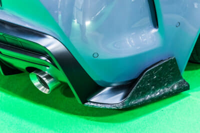 トヨタ GRスープラ:SIXDESIGNでは、このカーボンパーツをインフュージョン成型(VaRTM)という技術を使って製造