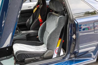 トヨタ MR2：歴代ランボルギーニの車両と異なり、乗り降りに煩わしさはない