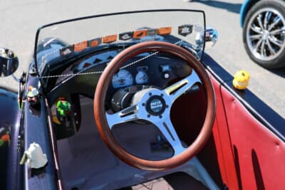 光岡 K-2：コクピットはご覧の通りの狭さ。いかにコンパクトかが分かるはず