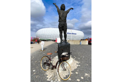 この日はAさんからお譲りいただいたママチャリで初アリアンツ・アレーナに出勤。ゲルト・ミュラーの像の前で