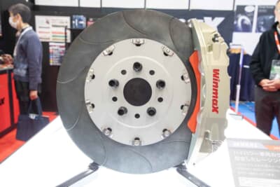 ウインマックスの、ハイパワー車両のサーキット走行を想定したMN6RLは、日産 GT-R（R35）に対応する