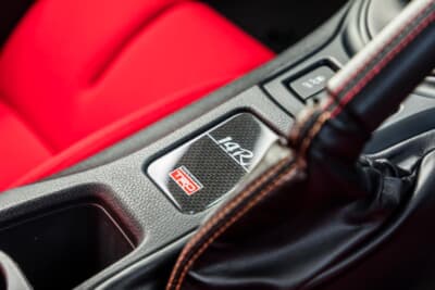 TRD 14R：コンプリートカーとしての証である14Rの専用プレート