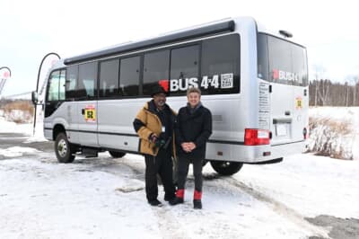 日野 リエッセII：No.52 SUGOBUS 4×4 （深澤昌弘／マンジュメーダ）