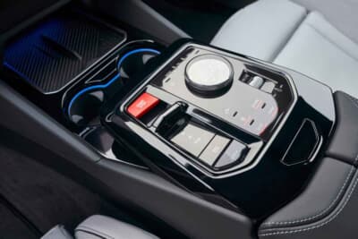 BMW M5：スイッチ式のシフトを採用。スイッチ類もタッチ式となりすっきりした印象に