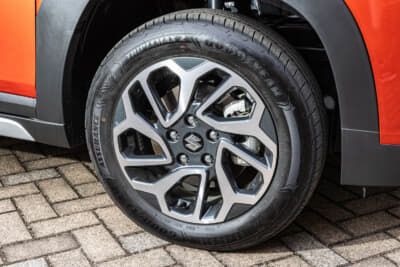 スズキ フロンクス：堅牢さを表現したというホイールに履くタイヤは195/60R16