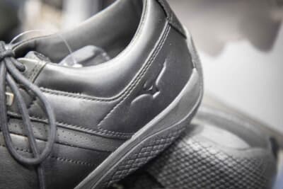 ベアクラッチL：ミズノはウォーキングシューズのノウハウを活かし、足裏の感度を重視しながらクッション性を両立させることに成功