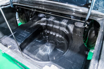 STAR ハコスカーボン:トランクフロアまでドライカーボンとなっている