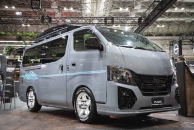 「CRS」がプロデュースした日産キャラバン：1.5インチのローダウンをしている