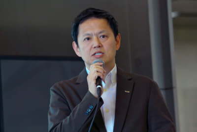 挨拶をする谷本 勲代表取締役社長