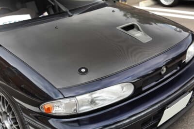 いすゞ 3代目 ジェミニ イルムシャーR：旧車の外装パーツで有名なリスタード製カーボンボンネット