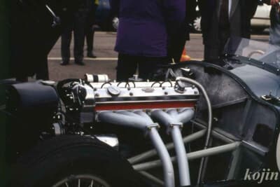 ジャガー Cタイプ：本来の名称であるXK120CのXKはこの直列6気筒エンジンの呼称でもある