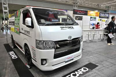 RECAROシートを装着したトヨタ「ハイエース」